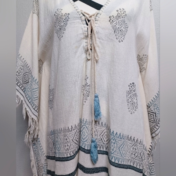 Anthropologie Farm Rio White Geometric Embroidered Aztec Tassel Cotton Poncho - Picture 6 of 16